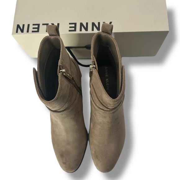 NEW Anne Klein Tan Booties Size 7.5 Beige Sand Low Ankle Boot Faux Suede NWT - Picture 9 of 11